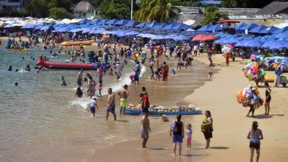 Acapulco - playas con turismo en caleta